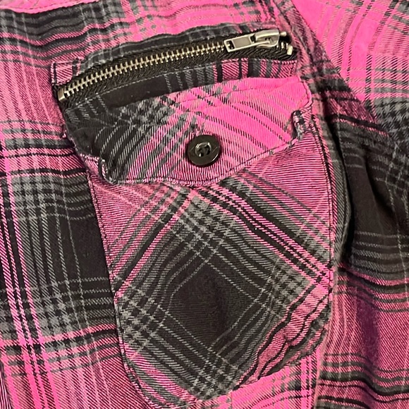 🌵=3/$20-FOX-Plaid Button-Up Shirt-“Pink & Black”-Size Lg but fits like a Medium - Picture 10 of 15